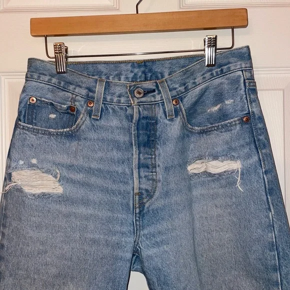 Levi's Women’s 501 Light Blue Distressed Jeans 27x30 - Picture 2 of 6